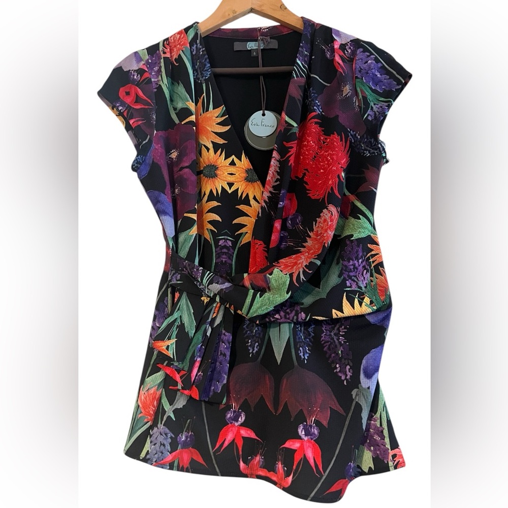 Eva Franco Floral Multicolor Fitted V Neck Top NWT Size 6